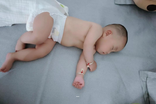 敦煌宝宝先长上牙还是下牙